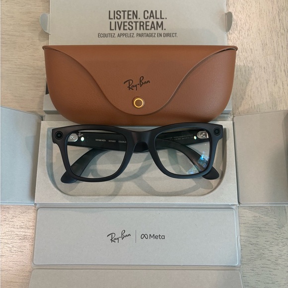 Ray-Ban Wayfarer Black SMART Glasses Transition Lenses Tan Case BRAND NEW!!! - Picture 1 of 7